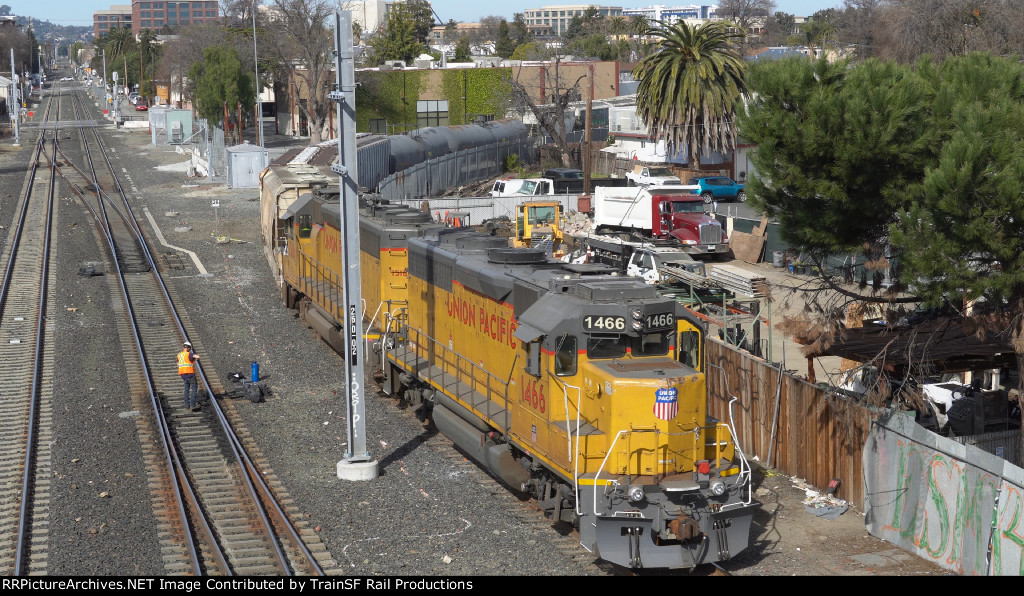 UP 1466 shoves the LSF51 09 